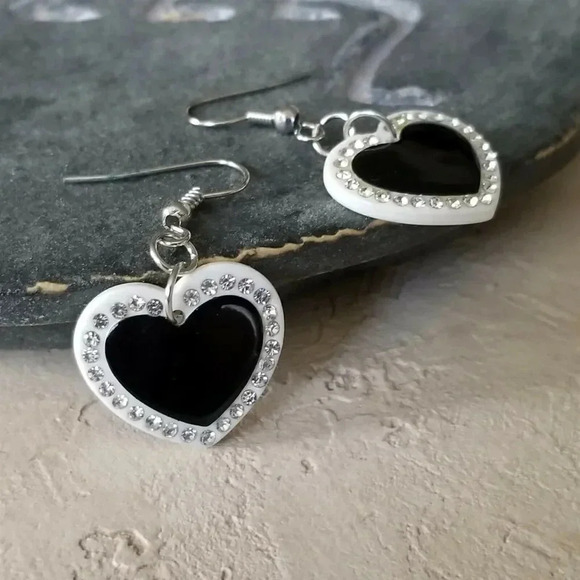 Retro White Black Lucite Acrylic Austrian Crystal Heart Love Dangle Earrings - Picture 1 of 6